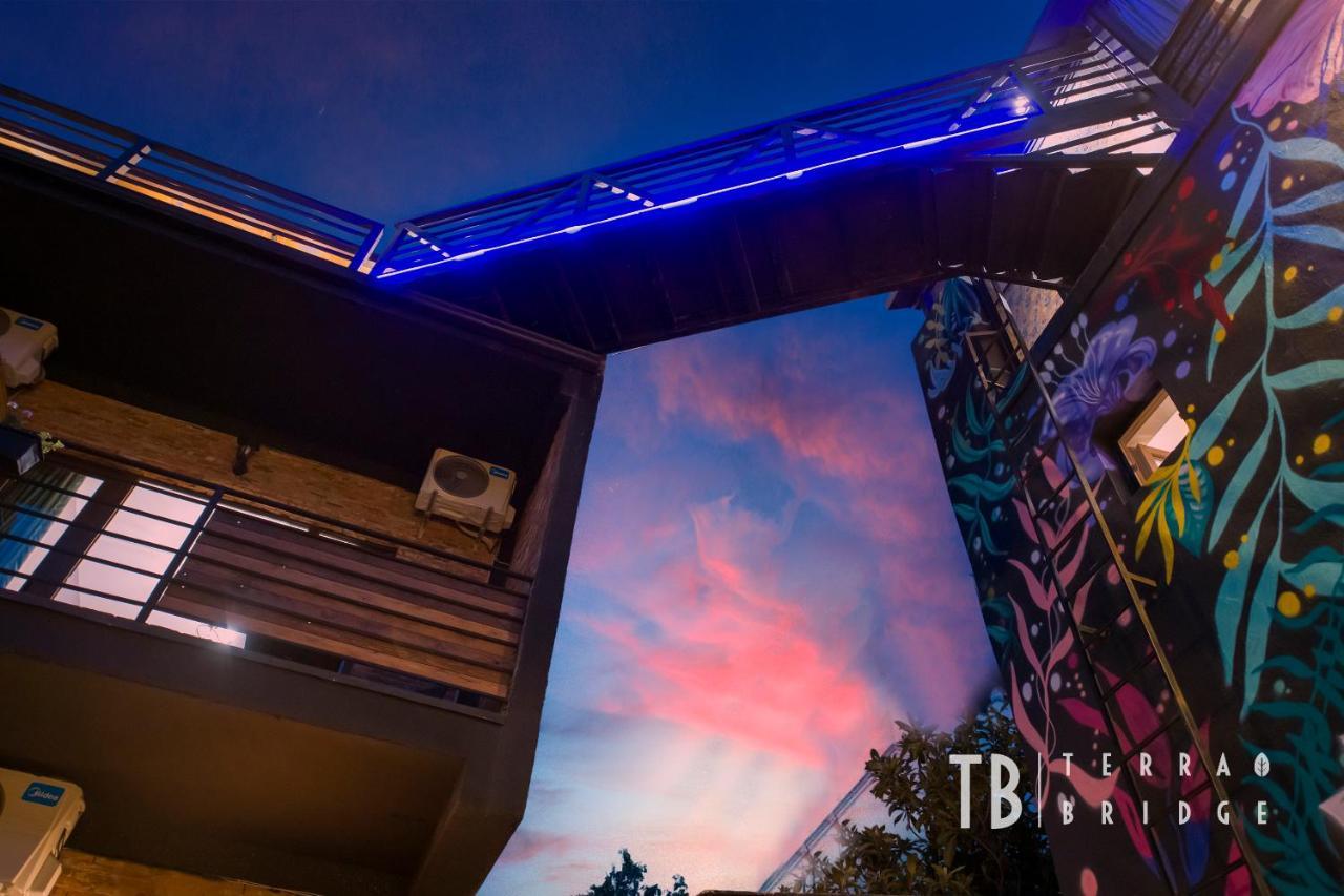 Hotel Terra Bridge Tbilisi Exterior foto