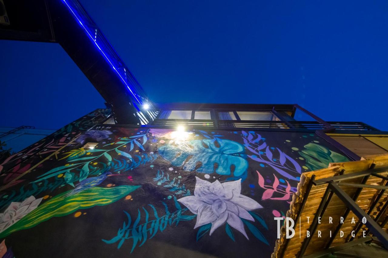 Hotel Terra Bridge Tbilisi Exterior foto